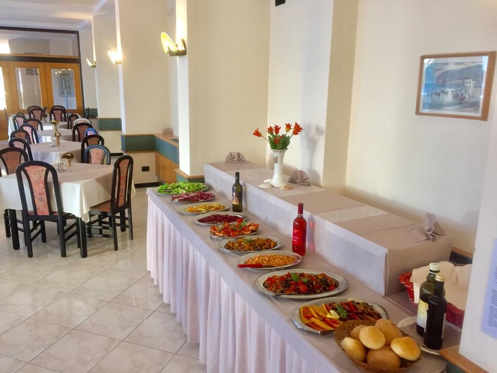 Hotel Lido Gargnano Buitenkant foto