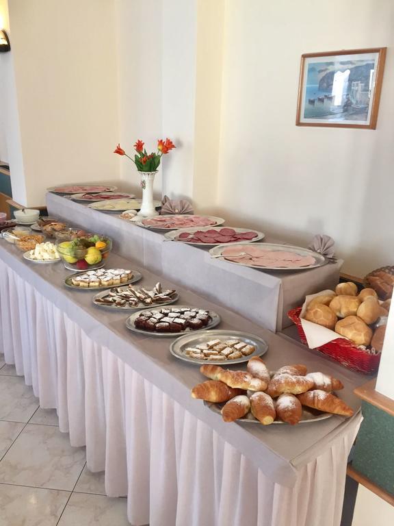 Hotel Lido Gargnano Buitenkant foto