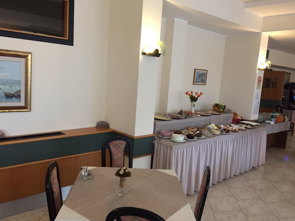 Hotel Lido Gargnano Buitenkant foto