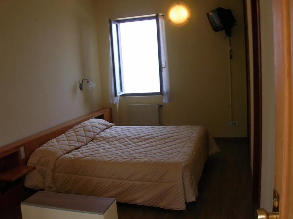 Hotel Lido Gargnano Buitenkant foto