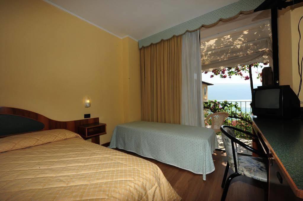 Hotel Lido Gargnano Buitenkant foto