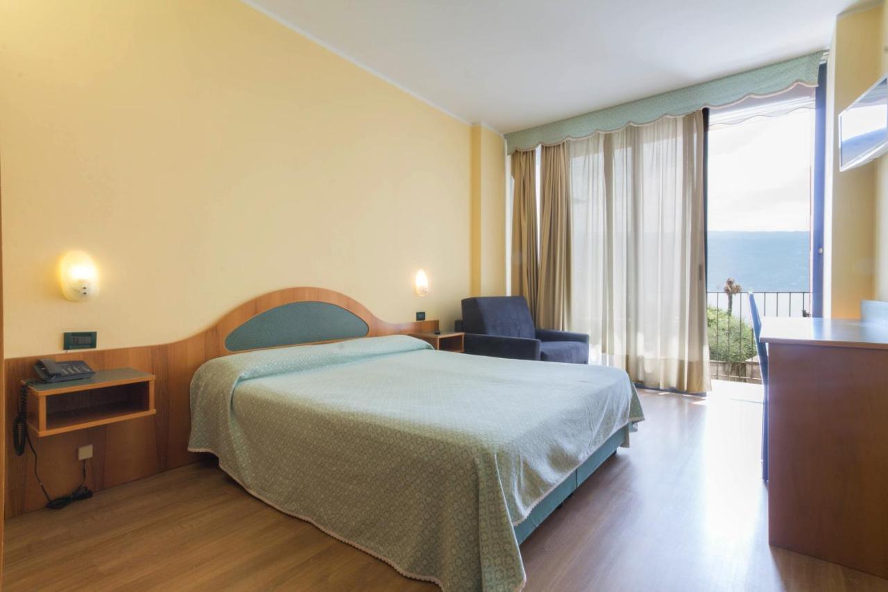 Hotel Lido Gargnano Buitenkant foto