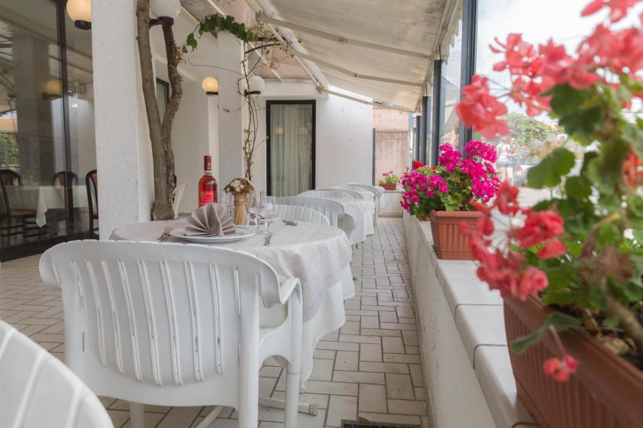 Hotel Lido Gargnano Buitenkant foto